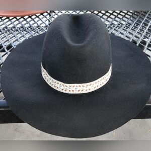 Collectioneighteen Elegant Black Wide-Brim Wool Hat with White Band